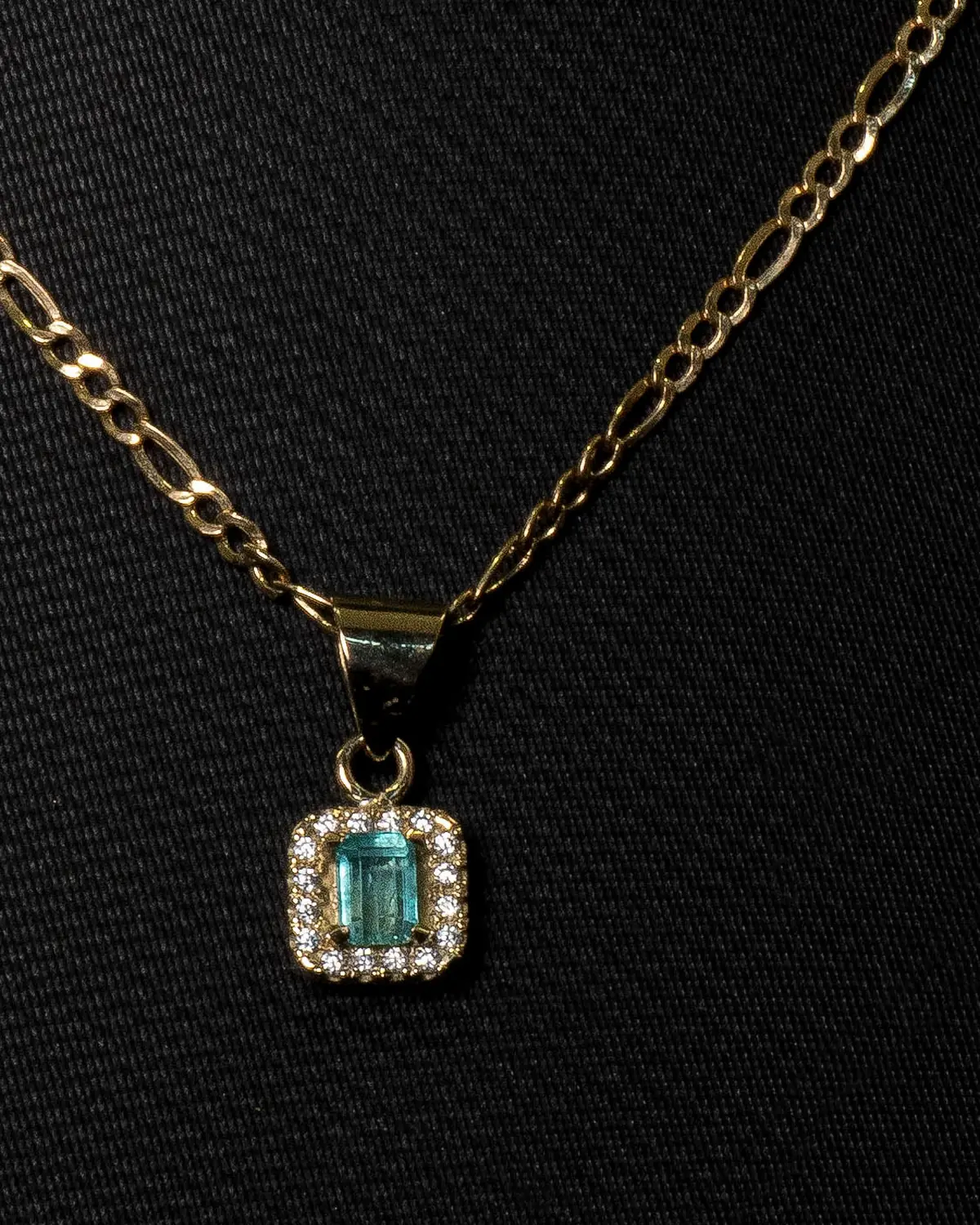 Cadena con Dije de Esmeralda – ST Joyería