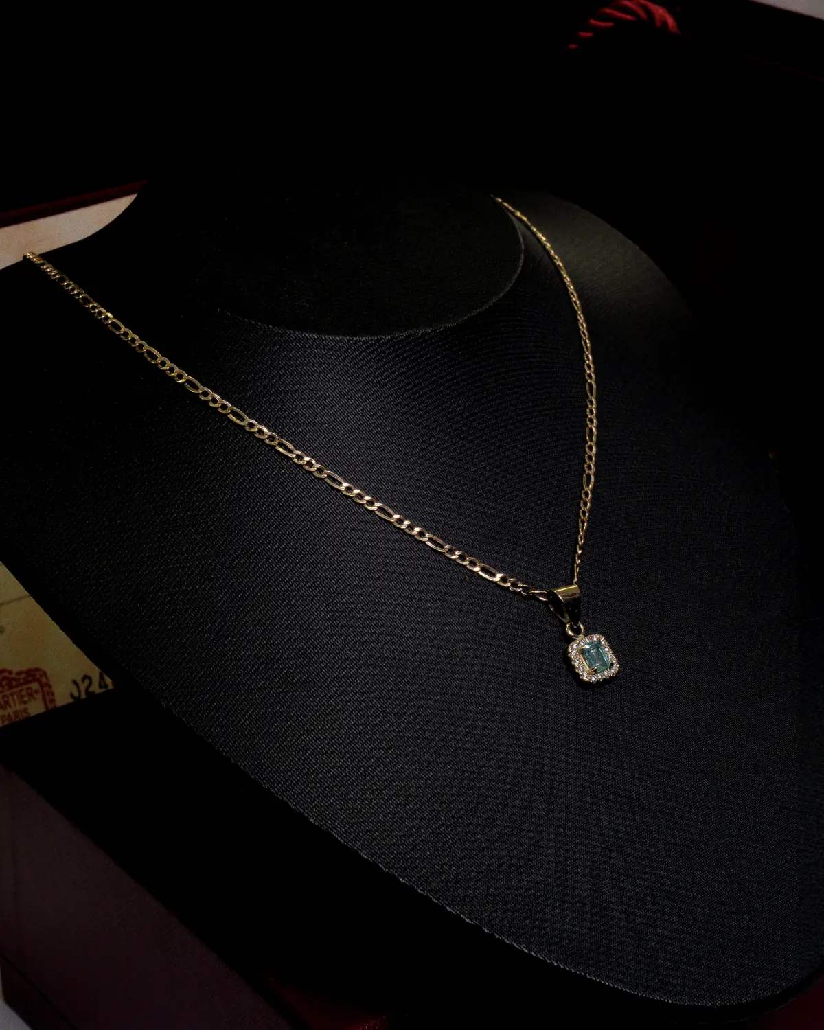 Cadena con Dije de Esmeralda – ST Joyería