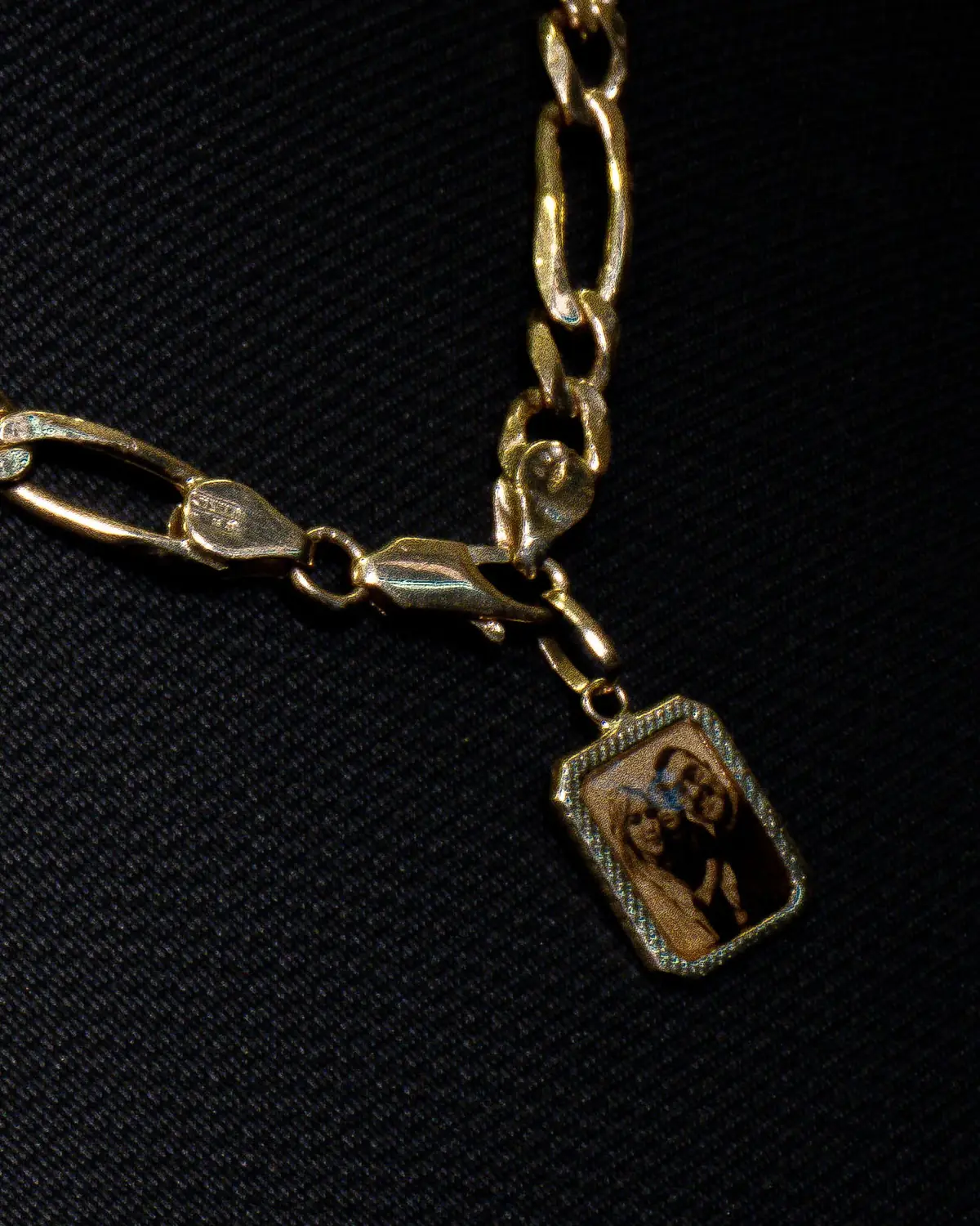 Cadena con Retrato Personalizado – ST Joyería